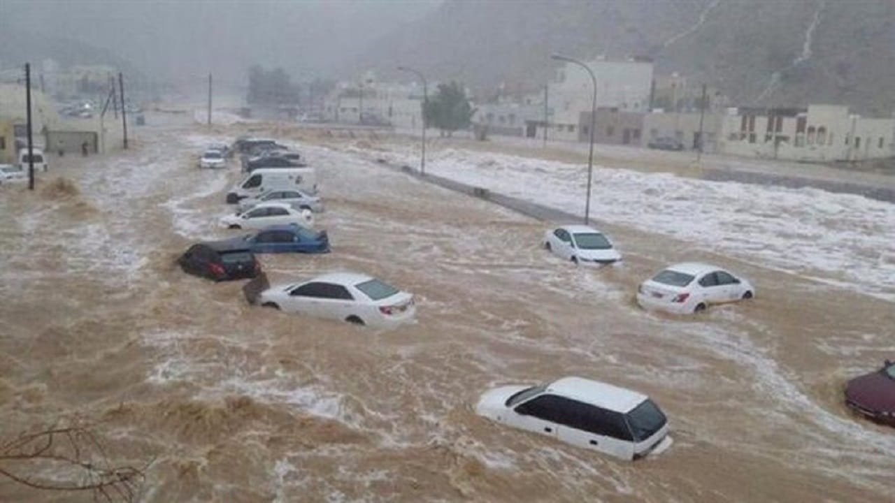 بعد فيضانات الإمارات وعُمان.. خبيرة أرصاد تكشف سراً خطيراً لم يحدث منذ 75 عاما